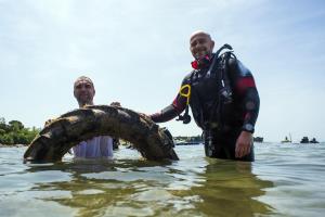 Hrvati in Slovenci skupaj očistili več kot 50 kvadratnih kilometrov morskega dna v Piranskem zalivu 4